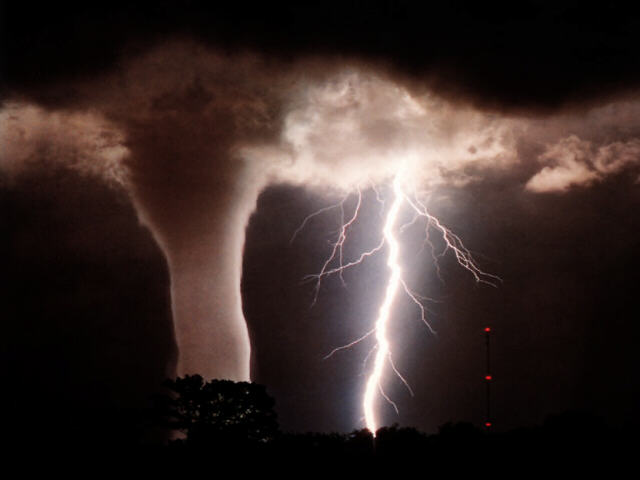 thunderlightningtornado.jpg